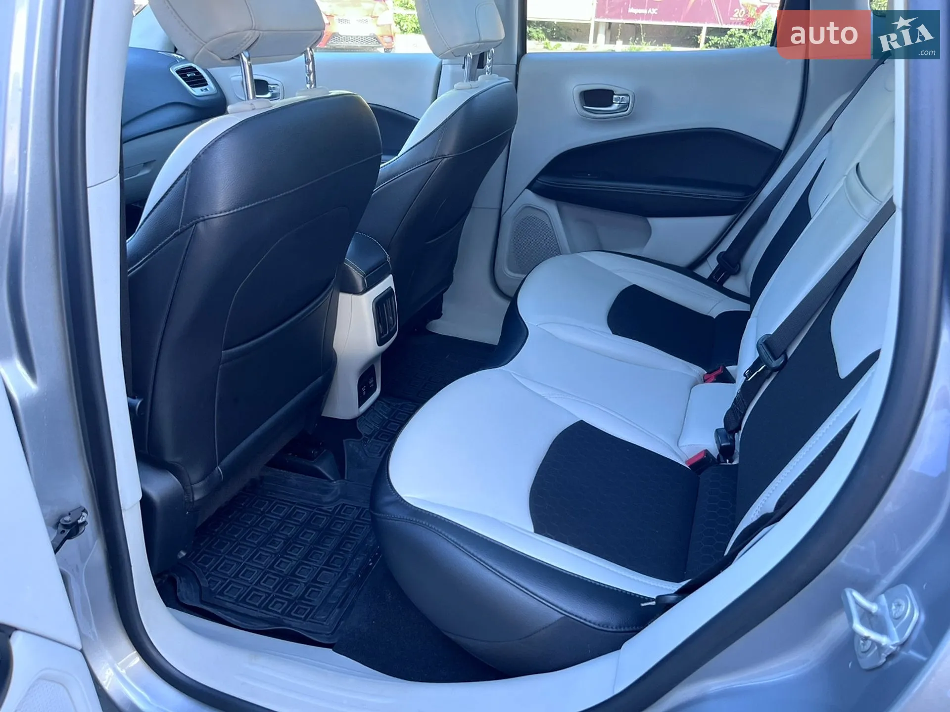 2019 Jeep Compass - мініатюра 16