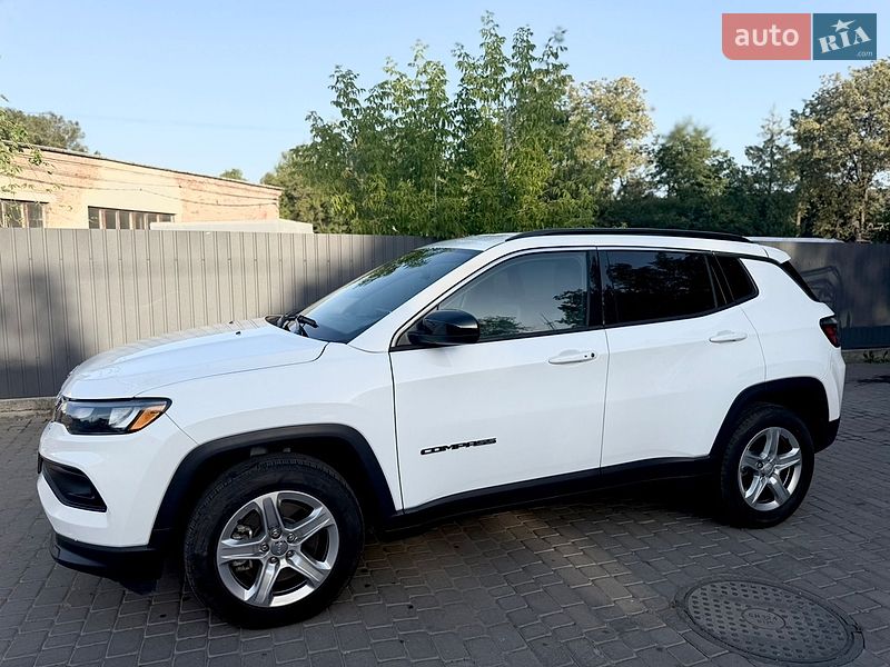 Jeep Compass, photos from the listing