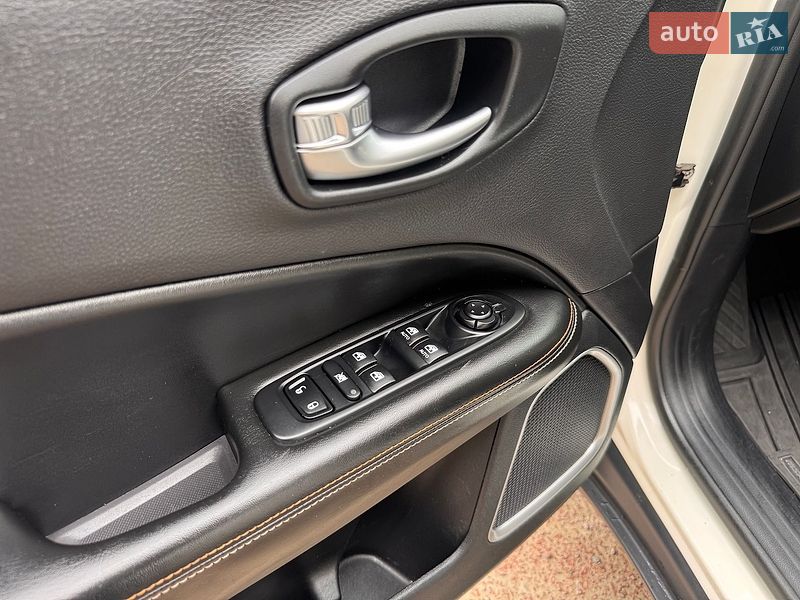 Внедорожник / Кроссовер Jeep Compass 2017 в Киеве фото 36 Внедорожник / Кроссовер Jeep Compass 2017 в Киеве