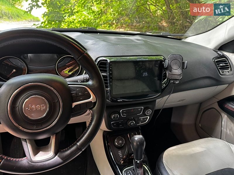 Внедорожник / Кроссовер Jeep Compass 2017 в Киеве