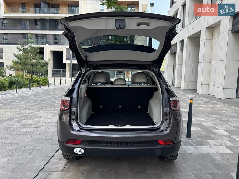 Позашляховик / Кросовер Jeep Compass 2018 в Києві фото 28 Позашляховик / Кросовер Jeep Compass 2018 в Києві