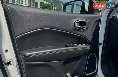 Внедорожник / Кроссовер Jeep Compass 2017 в Умани