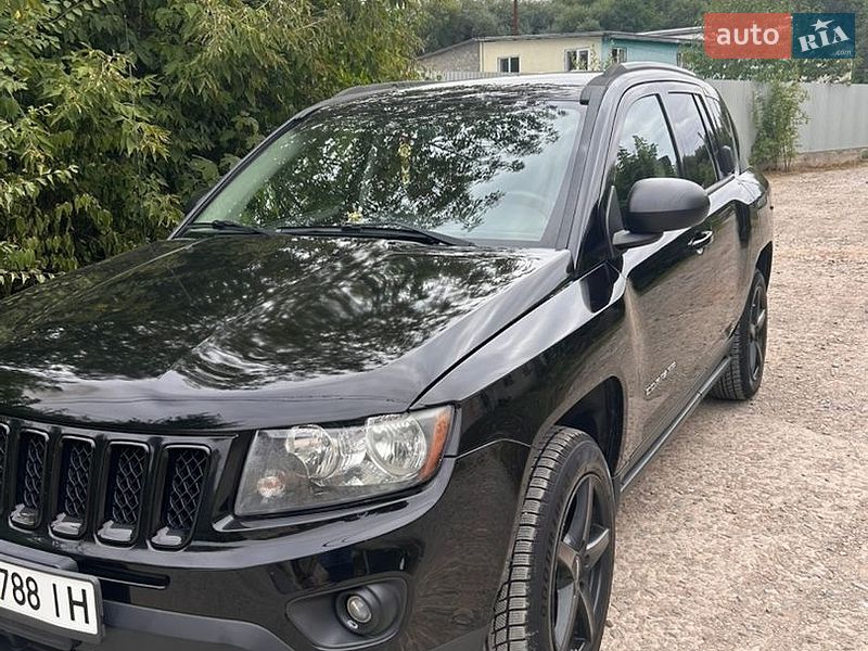 Внедорожник / Кроссовер Jeep Compass 2012 в Надворной