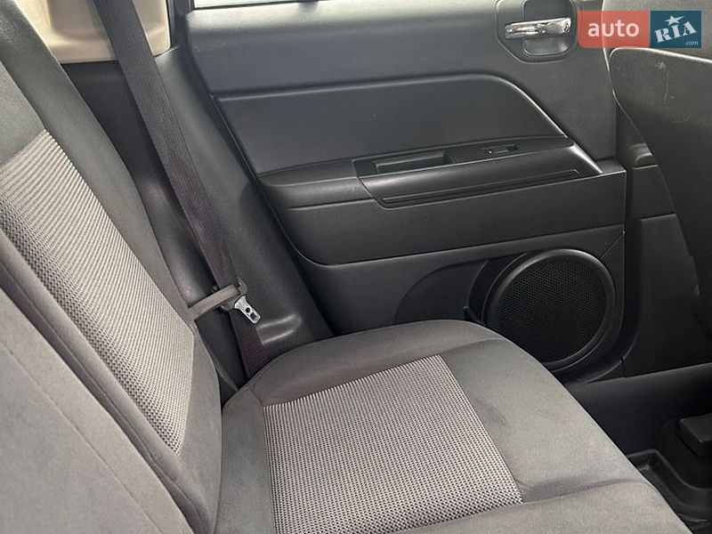 Внедорожник / Кроссовер Jeep Compass 2012 в Надворной