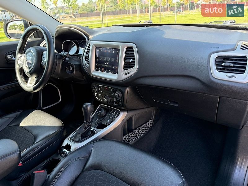 Внедорожник / Кроссовер Jeep Compass 2017 в Киеве
