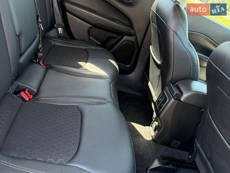 Внедорожник / Кроссовер Jeep Compass 2017 в Киеве