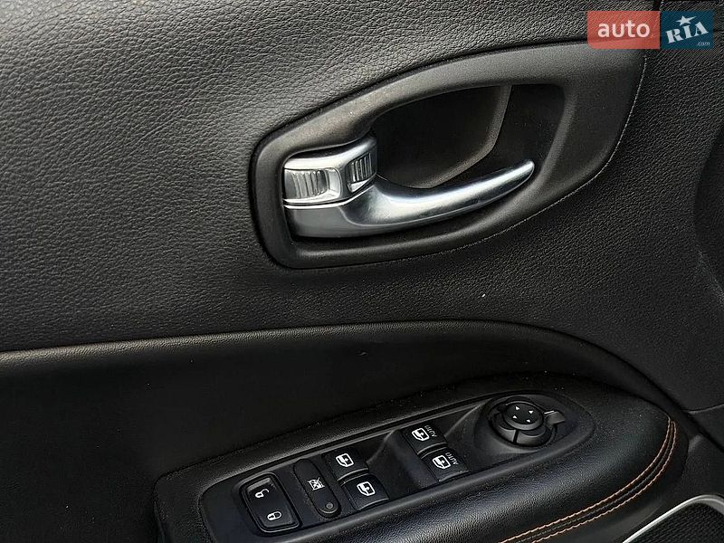 Внедорожник / Кроссовер Jeep Compass 2019 в Ровно