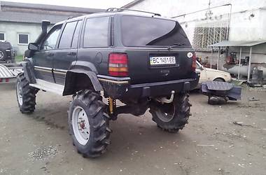 Внедорожник / Кроссовер Jeep Grand Cherokee 1994 в Самборе