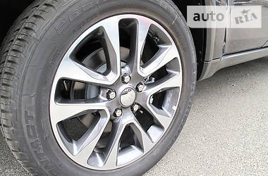 Позашляховик / Кросовер Jeep Grand Cherokee 2019 в 