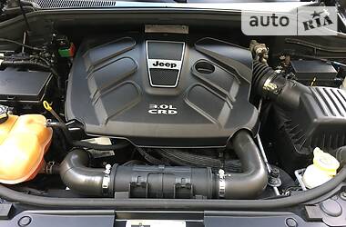 Позашляховик / Кросовер Jeep Grand Cherokee 2013 в 