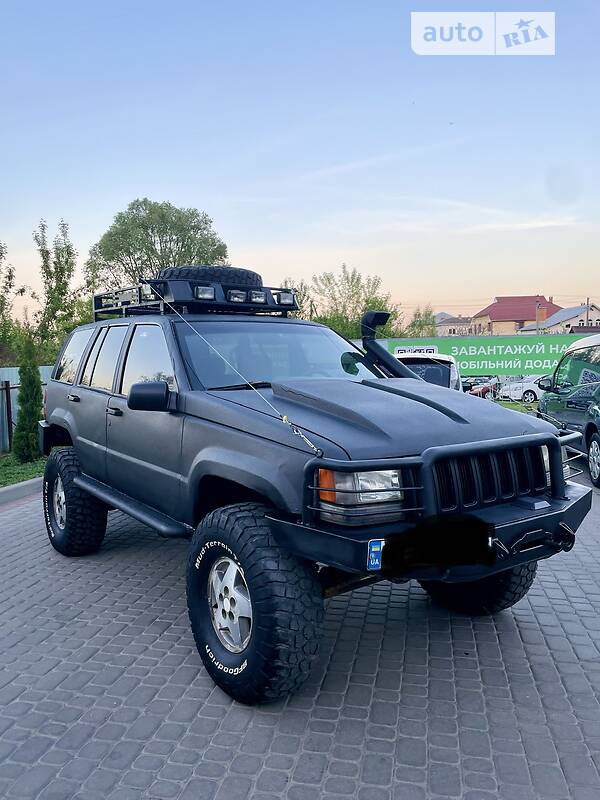 Внедорожник / Кроссовер Jeep Grand Cherokee 1995 в Ивано-Франковске