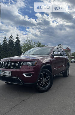 Внедорожник / Кроссовер Jeep Grand Cherokee 2017 в Калуше