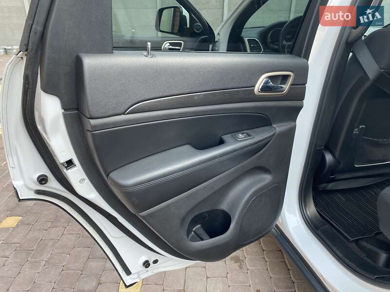 Внедорожник / Кроссовер Jeep Grand Cherokee 2016 в Виннице