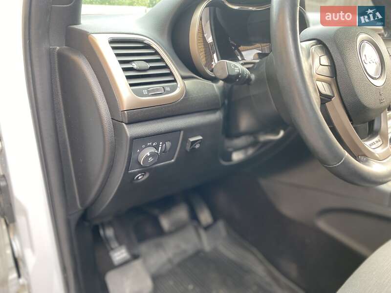 Внедорожник / Кроссовер Jeep Grand Cherokee 2016 в Виннице
