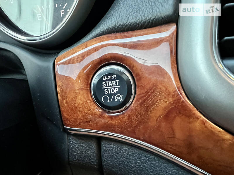 Позашляховик / Кросовер Jeep Grand Cherokee 2012 в Києві