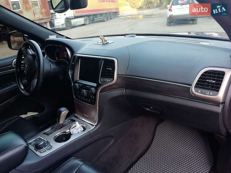 Внедорожник / Кроссовер Jeep Grand Cherokee 2017 в Чернигове