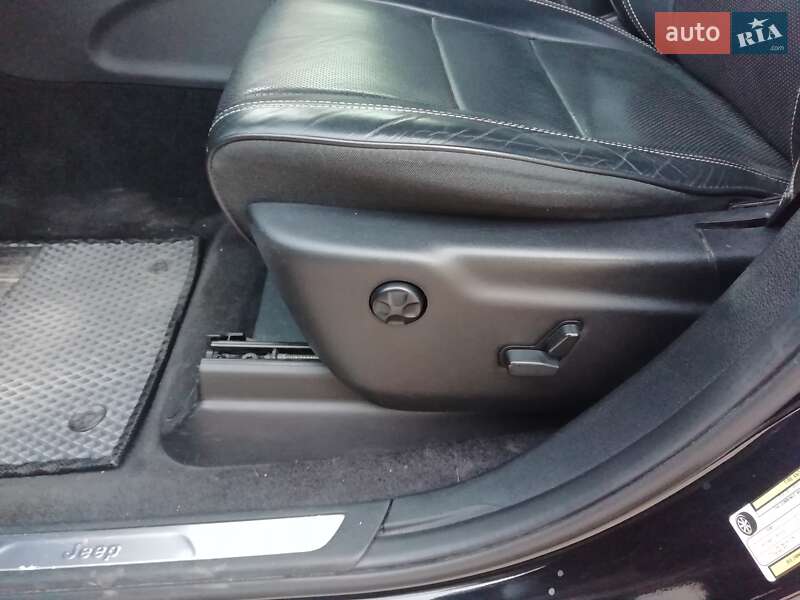 Внедорожник / Кроссовер Jeep Grand Cherokee 2017 в Чернигове