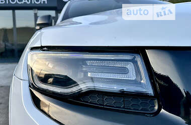 Позашляховик / Кросовер Jeep Grand Cherokee 2015 в 
