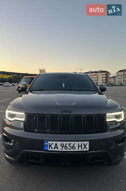 Внедорожник / Кроссовер Jeep Grand Cherokee 2016 в 