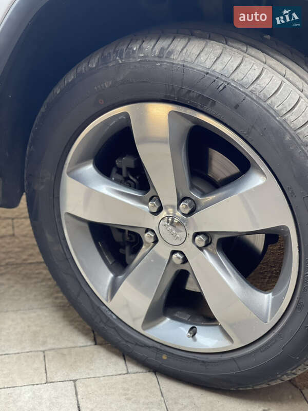 Позашляховик / Кросовер Jeep Grand Cherokee 2013 в Самборі