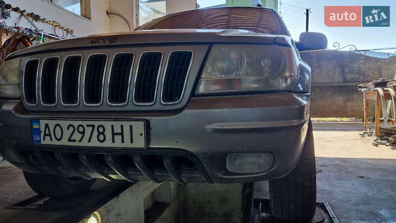 Внедорожник / Кроссовер Jeep Grand Cherokee 2001 в Тячеве