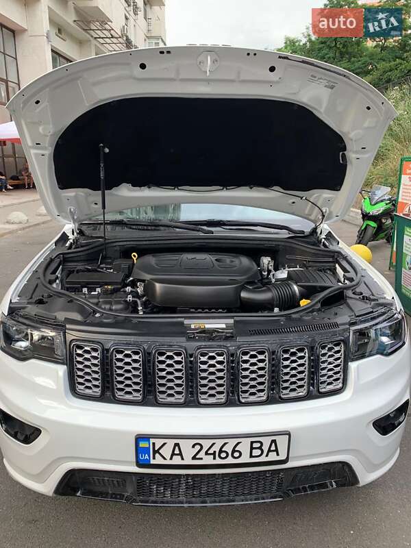 Внедорожник / Кроссовер Jeep Grand Cherokee 2019 в Киеве фото 12 Внедорожник / Кроссовер Jeep Grand Cherokee 2019 в Киеве