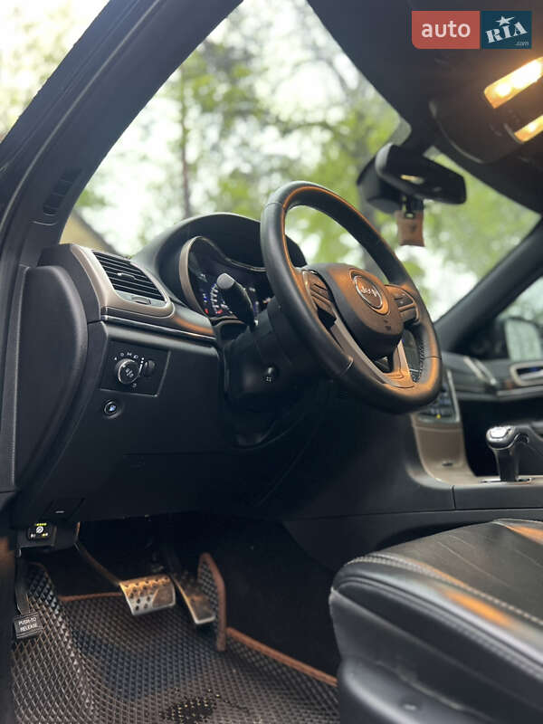 Внедорожник / Кроссовер Jeep Grand Cherokee 2014 в Киеве