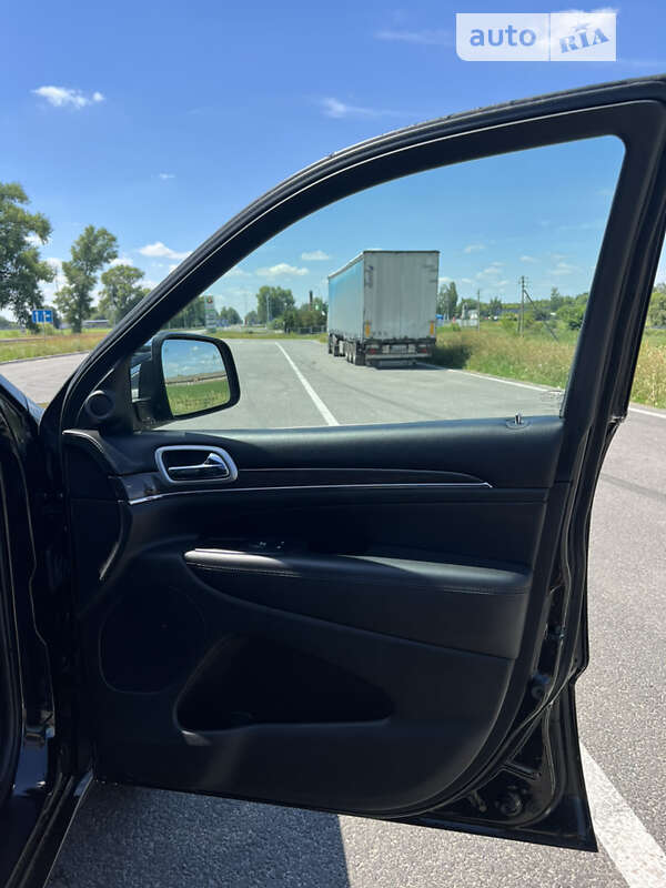 Внедорожник / Кроссовер Jeep Grand Cherokee 2017 в Киеве