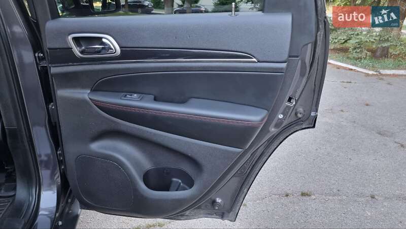 Внедорожник / Кроссовер Jeep Grand Cherokee 2017 в Киеве