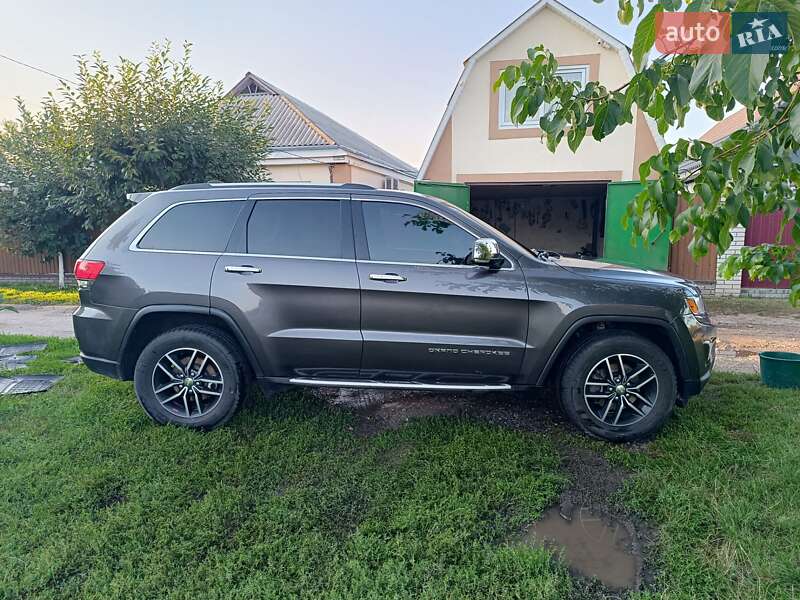 Внедорожник / Кроссовер Jeep Grand Cherokee 2016 в Яготине