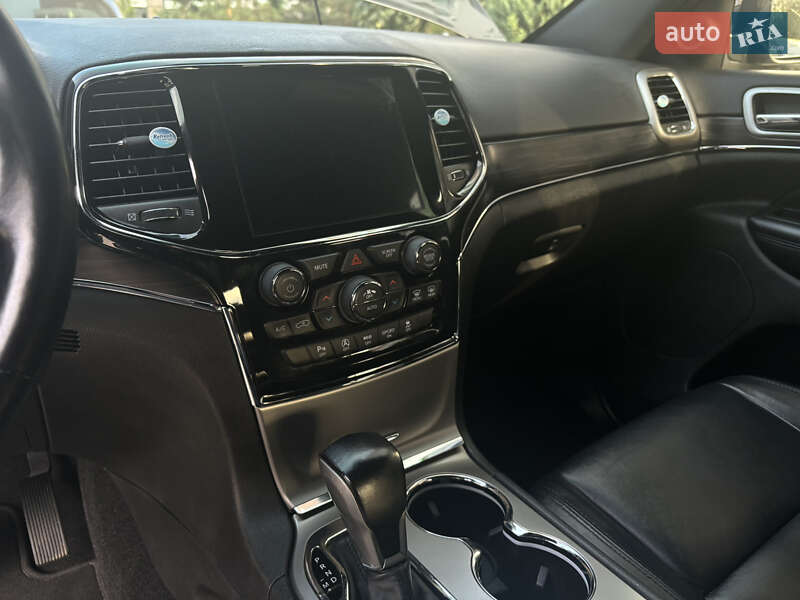 Внедорожник / Кроссовер Jeep Grand Cherokee 2020 в Киеве