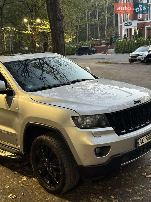 Внедорожник / Кроссовер Jeep Grand Cherokee 2012 в Ужгороде