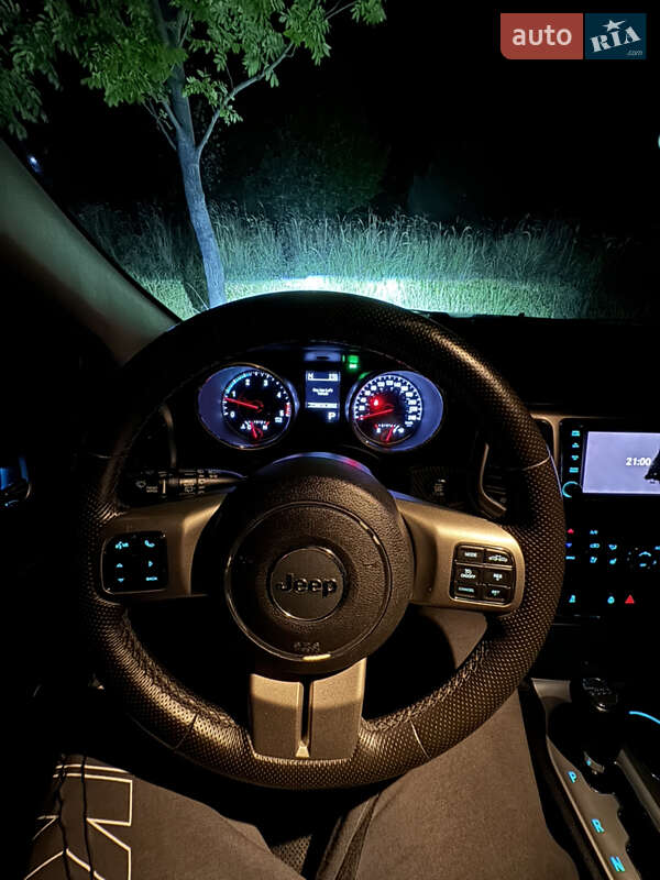 Внедорожник / Кроссовер Jeep Grand Cherokee 2012 в Ужгороде