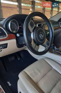 Внедорожник / Кроссовер Jeep Grand Cherokee 2012 в 