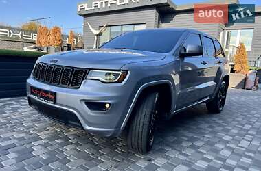 Позашляховик / Кросовер Jeep Grand Cherokee 2017 в Києві