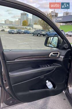 Внедорожник / Кроссовер Jeep Grand Cherokee 2017 в 