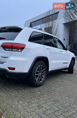 Позашляховик / Кросовер Jeep Grand Cherokee 2017 в 