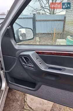 Внедорожник / Кроссовер Jeep Grand Cherokee 2004 в 