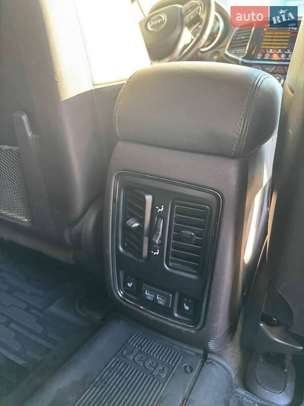 Внедорожник / Кроссовер Jeep Grand Cherokee 2019 в Киеве