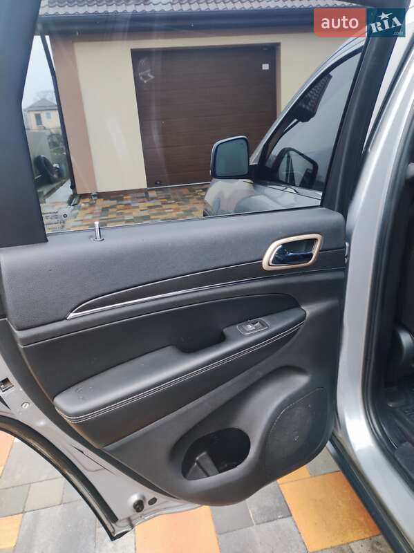 Внедорожник / Кроссовер Jeep Grand Cherokee 2016 в Черкассах