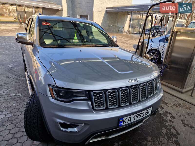 Внедорожник / Кроссовер Jeep Grand Cherokee 2017 в Броварах