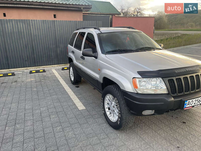 Внедорожник / Кроссовер Jeep Grand Cherokee 2003 в Великом Березном