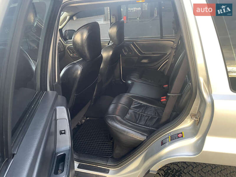 Внедорожник / Кроссовер Jeep Grand Cherokee 2003 в Великом Березном