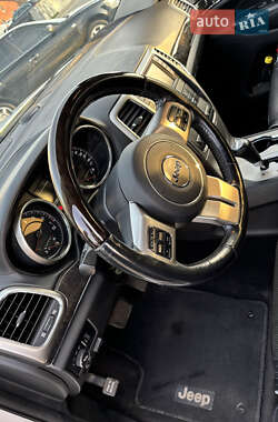Внедорожник / Кроссовер Jeep Grand Cherokee 2011 в 