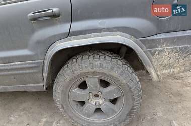 Внедорожник / Кроссовер Jeep Grand Cherokee 2002 в 