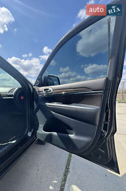 Внедорожник / Кроссовер Jeep Grand Cherokee 2013 в 