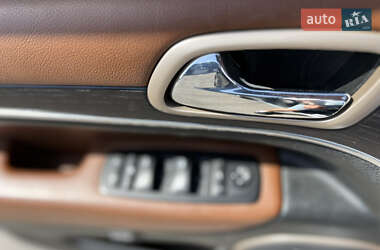 Внедорожник / Кроссовер Jeep Grand Cherokee 2015 в 