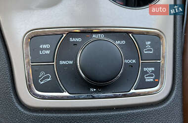 Внедорожник / Кроссовер Jeep Grand Cherokee 2015 в 