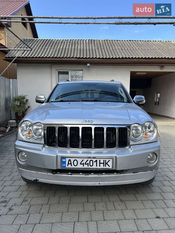 Позашляховик / Кросовер Jeep Grand Cherokee 2005 в 