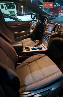 Внедорожник / Кроссовер Jeep Grand Cherokee 2016 в 